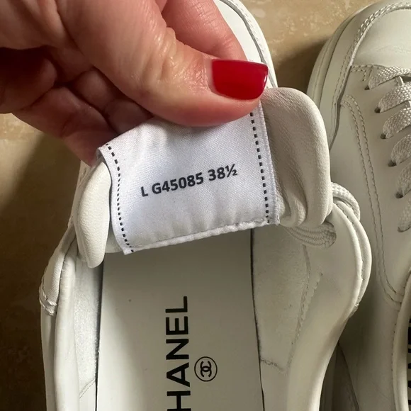 CHANEL White Leather sneakers - 8.5 - Picture 6 of 8